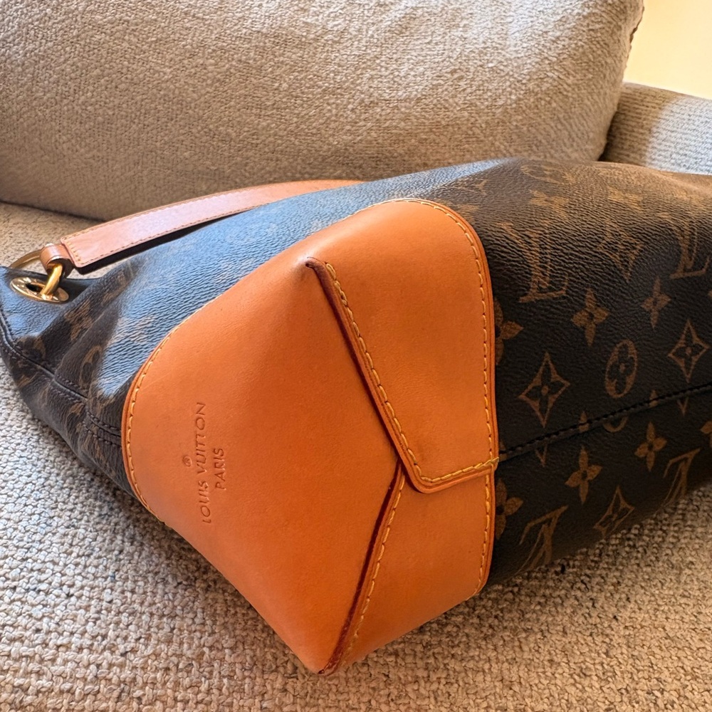 Louis Vuitton Monogram Canvas Shoulder Bag with Tan Trim - Picture 13 of 15